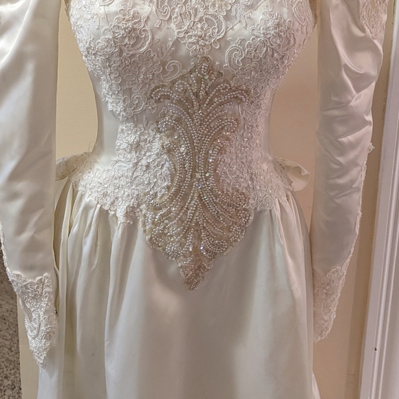 Vintage 80s wedding dress. High neck, long sleeve, size 0. - Picture 9 of 9